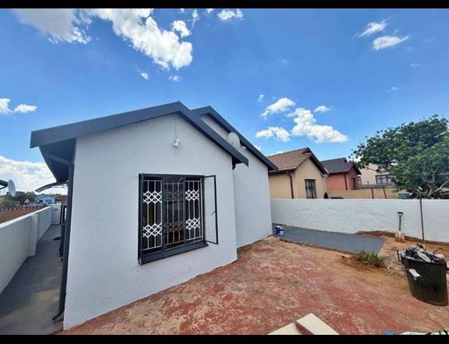 3 BEDROOM HOUSE FOR SALE IN SOSHANGUVE EAST